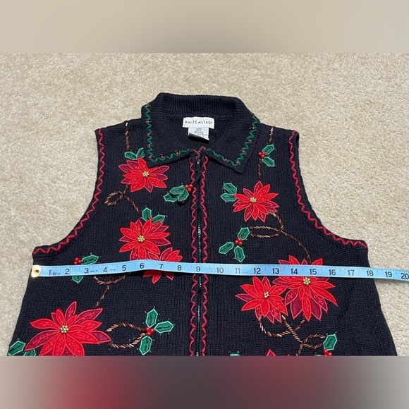 White Stag Poinsettia Zip Up Christmas Vest - Size: Small 4-6 - Picture 5 of 6